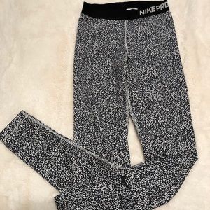 Nike pro workout leggings